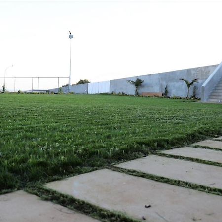 Red Cozy Stay Limassol Exterior foto