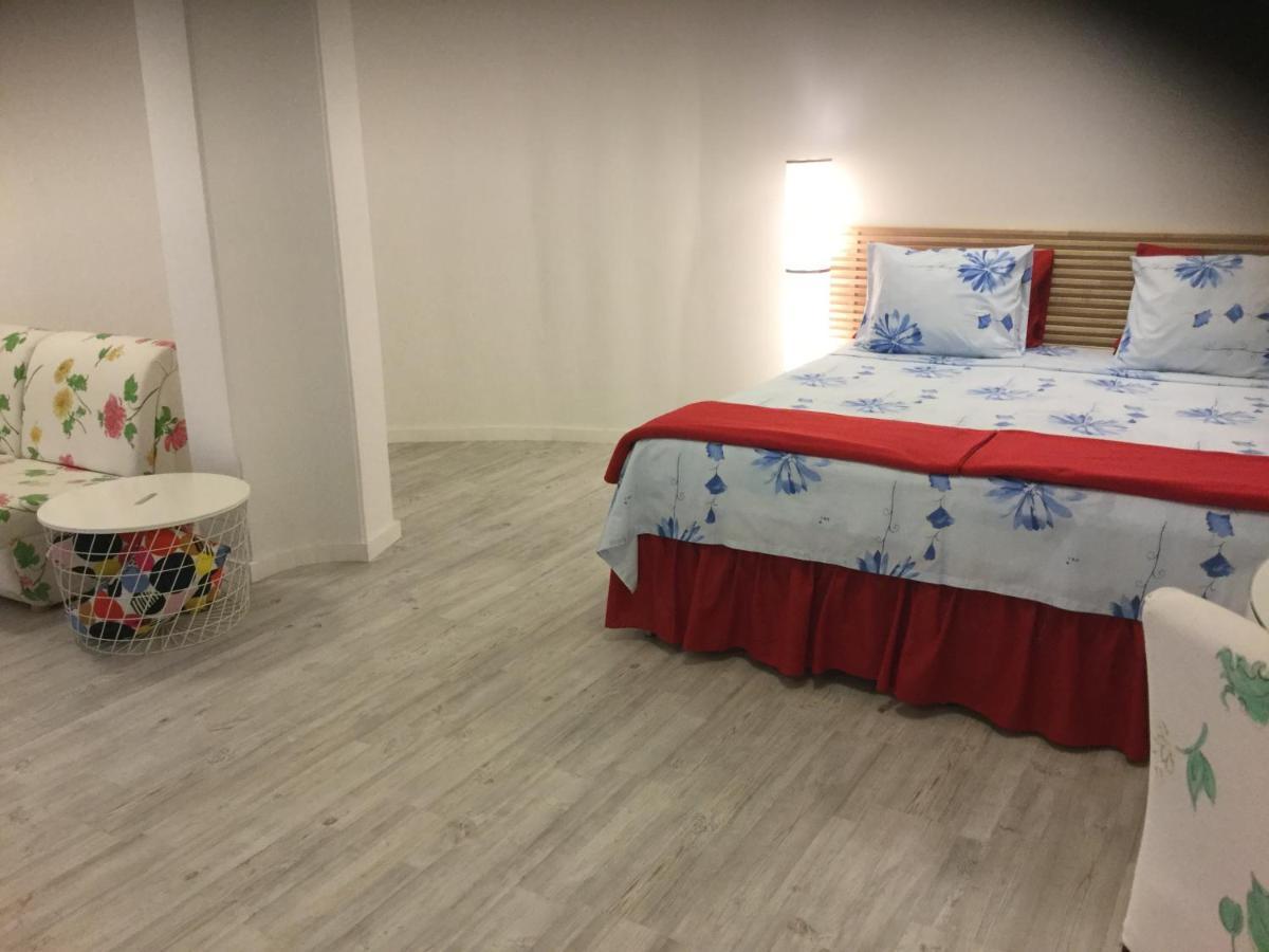 Red Cozy Stay Limassol Cameră foto