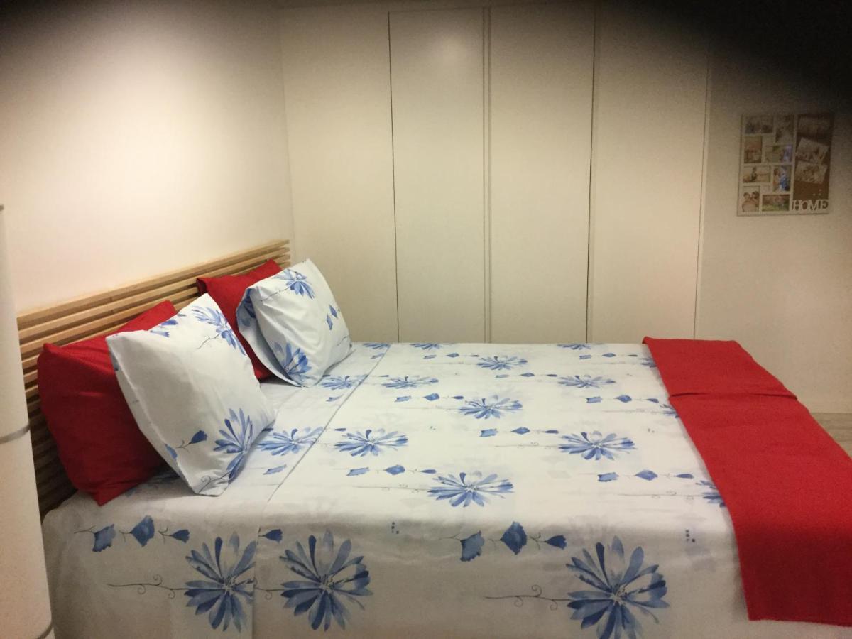 Red Cozy Stay Limassol Exterior foto