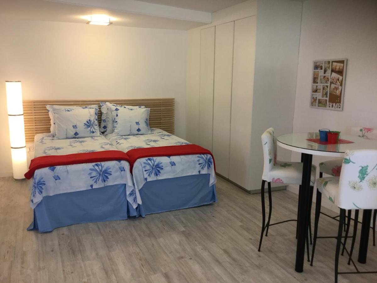 Red Cozy Stay Limassol Exterior foto